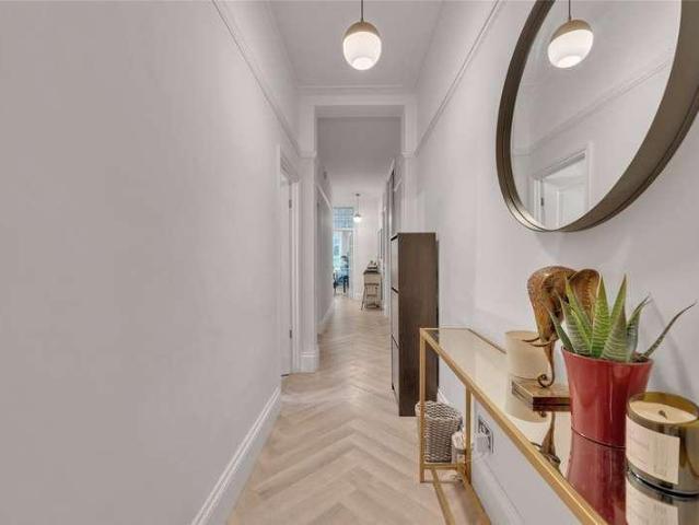 Flat for sale in St. John's Wood, Greater London
