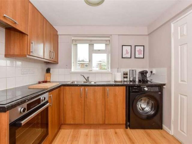 Flat for sale in Clarendon, Ash