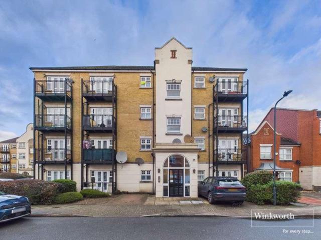 Flat for sale in Kingsbury, Greater London