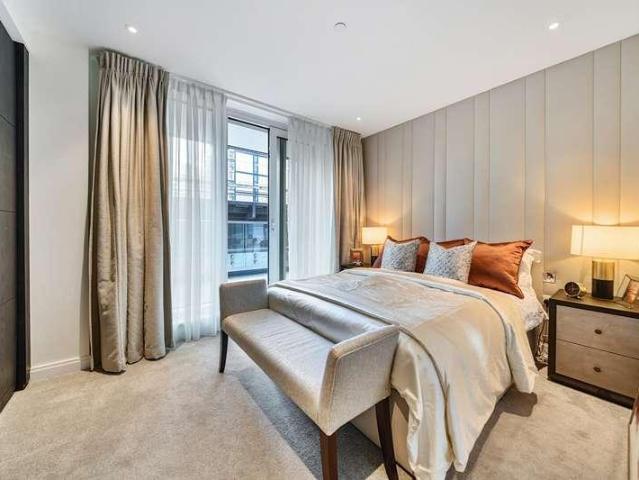 Flat for sale in Greater London