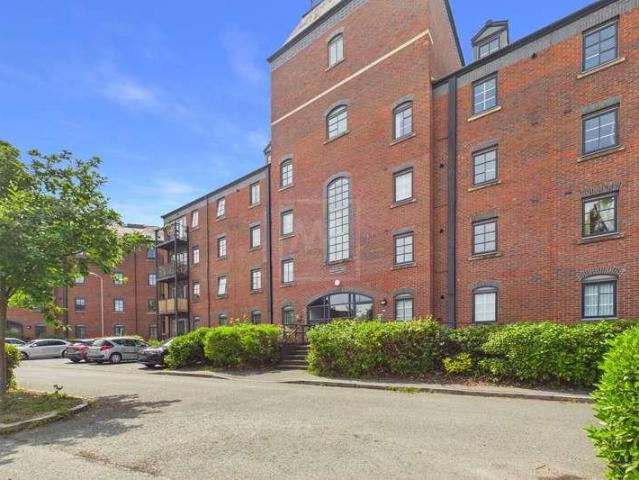 Flat for sale in Wilderspool, Warrington