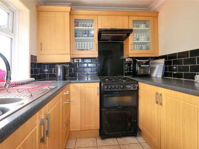Flat for sale in Goldsworth Park, Woking