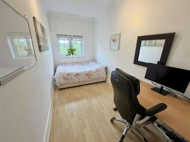Flat for sale in Shirley, West Midlands