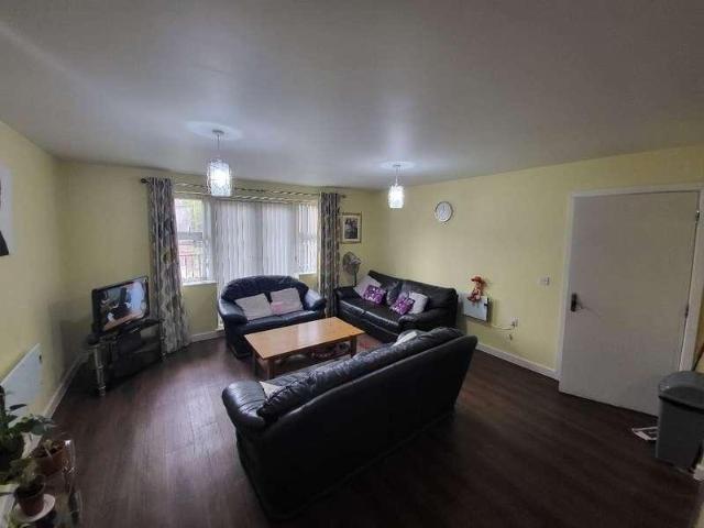 Flat for sale in Spring Park, Luton