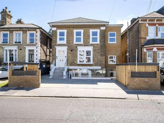 Flat for sale in London Borough of Croydon, Greater London