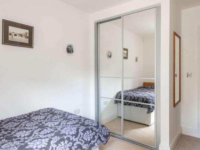 Flat for sale in Red Hill, Surrey