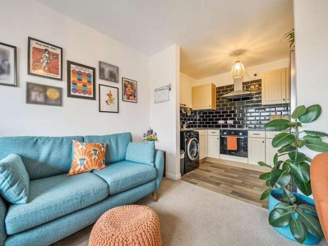 Flat for sale in Marsh Gibbon, Buckinghamshire
