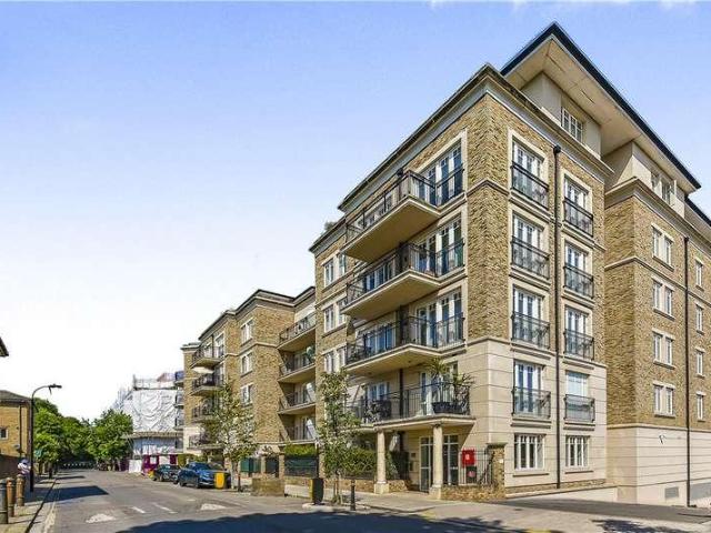 Flat for sale in Fulham, Greater London