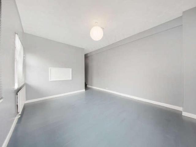 Flat for sale in Harlesden, Greater London