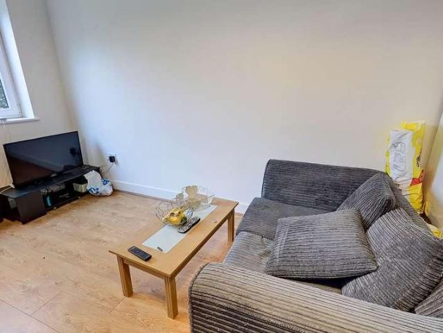 Flat for sale in Kensington, Calderstones