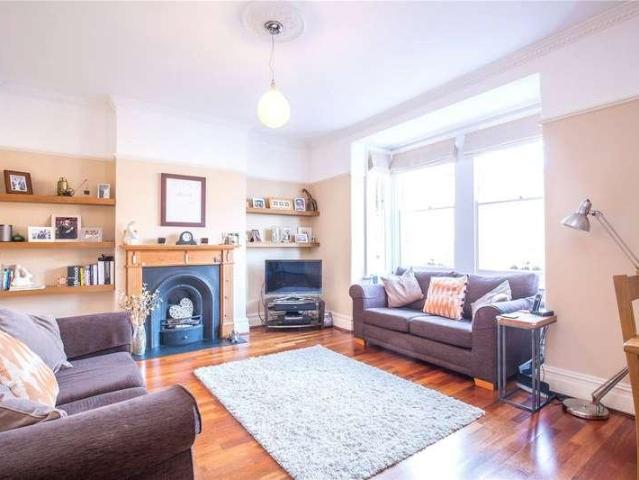 Flat for sale in New Barnet, Greater London