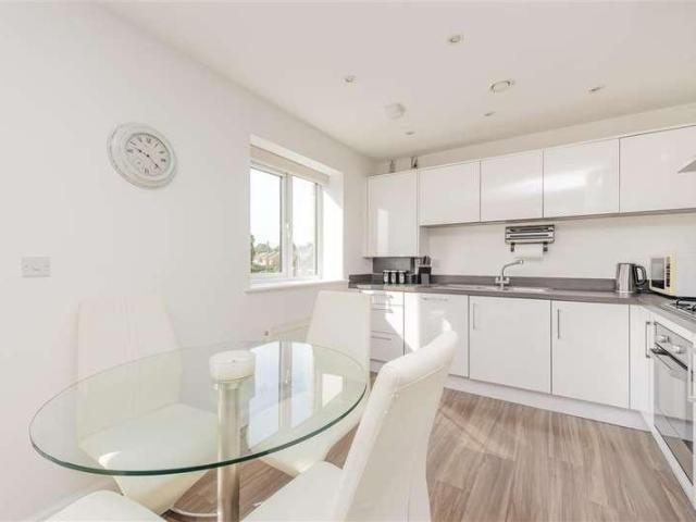 Flat for sale in Monks Orchard, Kent