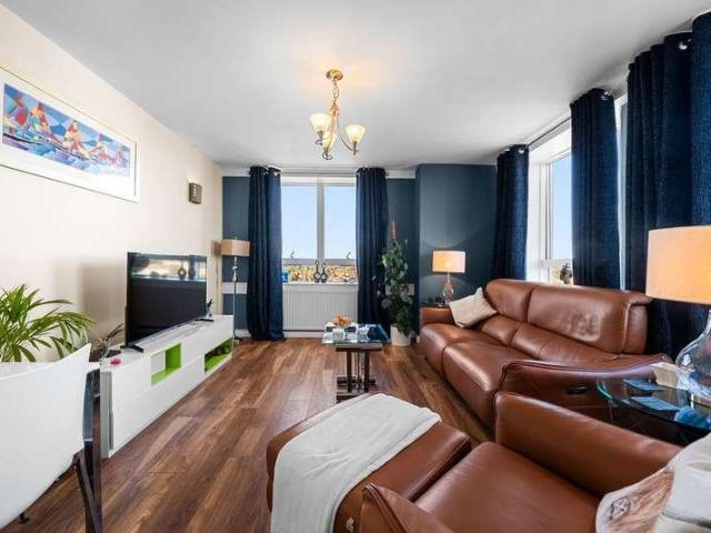 Flat for sale in Blackhills, Surrey