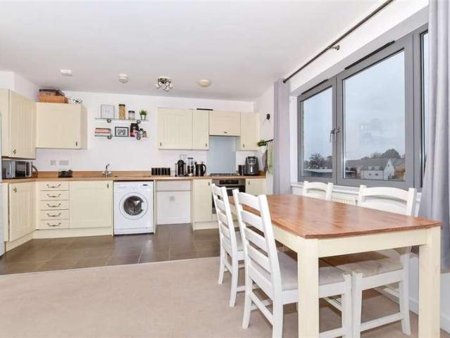 Flat for sale in Midway, Kent