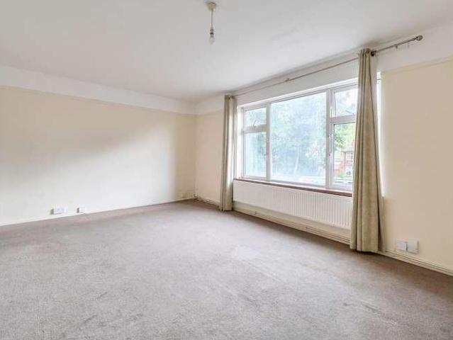 Flat for sale in Kingsbury, Greater London