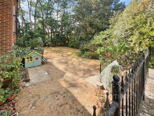 Flat for sale in Cargate, Aldershot