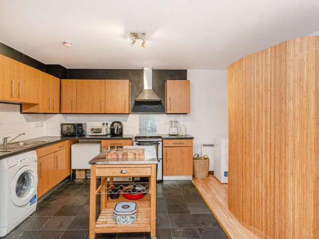 Flat for sale in Isle Of Dogs, Greater London