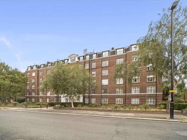 Flat for sale in London Borough of Hounslow, Strand