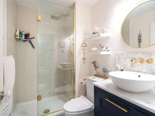 Flat for sale in Wandsworth, Greater London