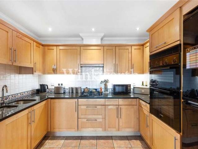 Flat for sale in Palmers Green, Greater London