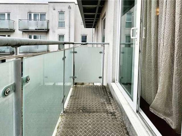 Flat for sale in Yiewsley, Greater London