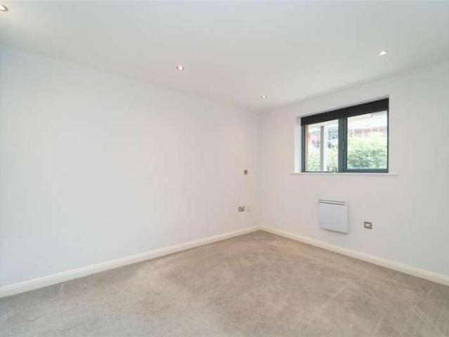 Flat for sale in Georgia, Greater Manchester