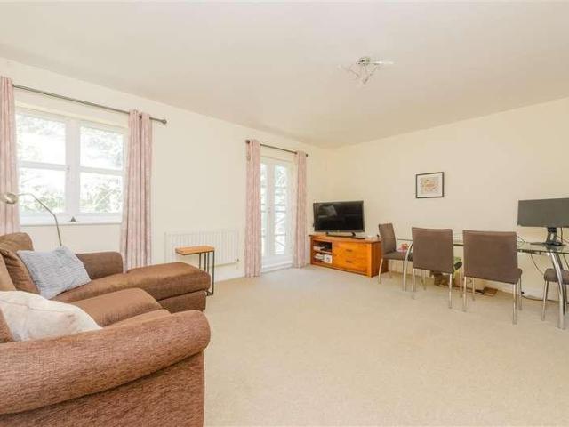 Flat for sale in Worcester Park Estate, Monks Orchard