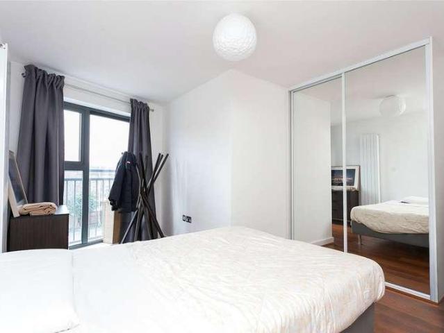 Flat for sale in Globe Town, Greater London
