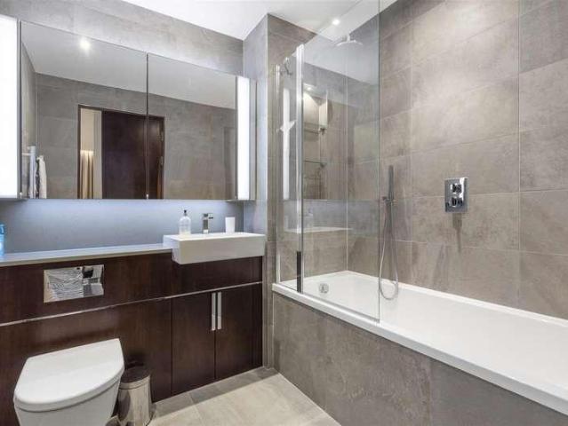 Flat for sale in Nine Elms, Greater London
