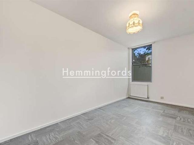 Flat for sale in Highbury, Greater London