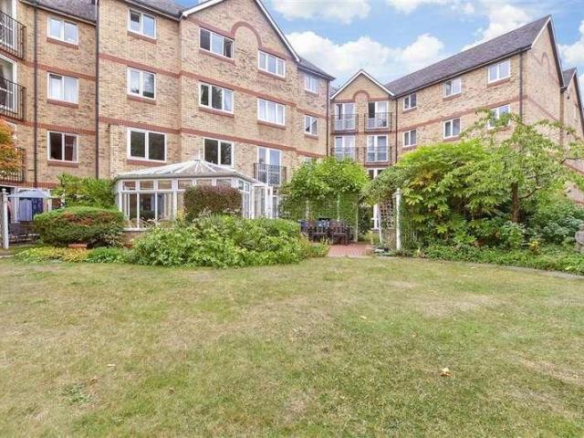 Flat for sale in London Borough of Redbridge, Greater London