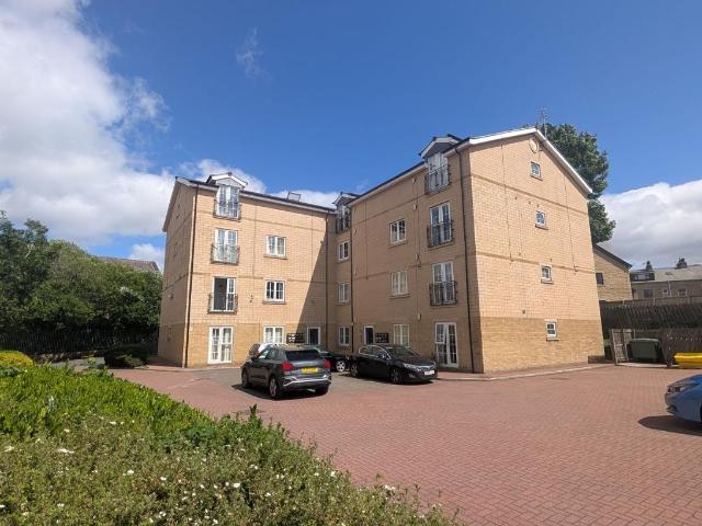 Flat for sale in Baildon, West Yorkshire