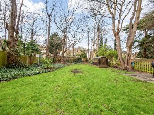 Flat for sale in West Norwood, Greater London