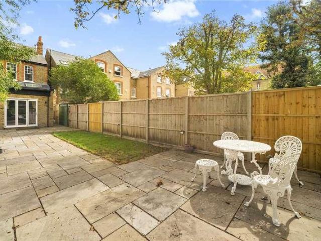 Flat for sale in London Borough of Wandsworth, Greater London