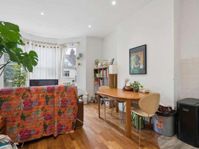 Flat for sale in East Dulwich, Greater London
