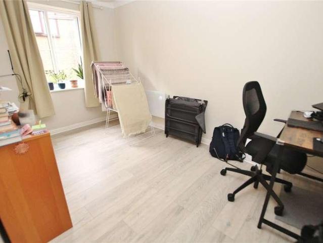Flat for sale in Woking, Surrey