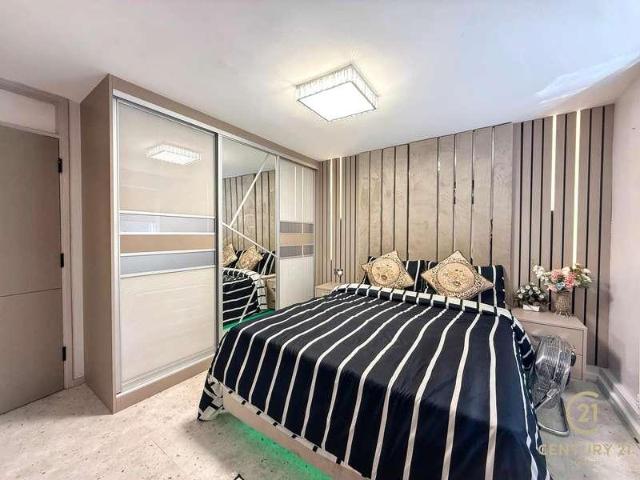 Flat for sale in London Borough of Hounslow, Greater London