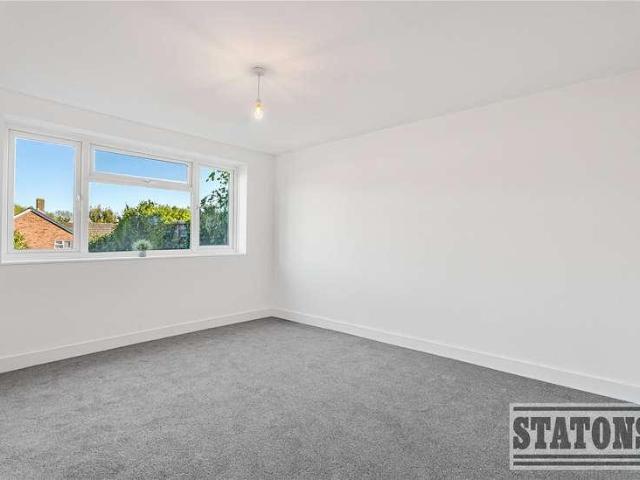 Flat for sale in High Barnet, Greater London