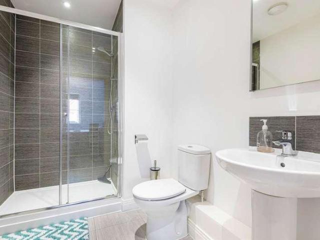 Flat for sale in Woking, Surrey