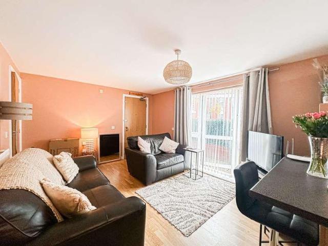 Flat for sale in Allerton, Calderstones