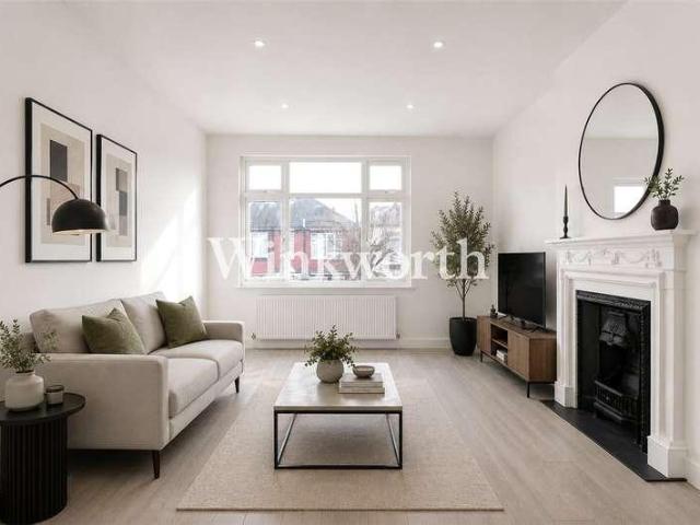 Flat for sale in Palmers Green, Greater London