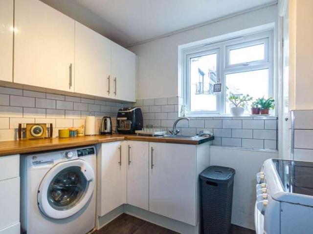 Flat for sale in Alton Barnes, Essex
