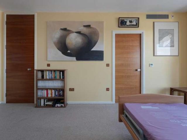 Flat for sale in Islington, Greater London