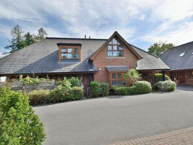 Flat for sale in Tricketts Cross, Ferndown