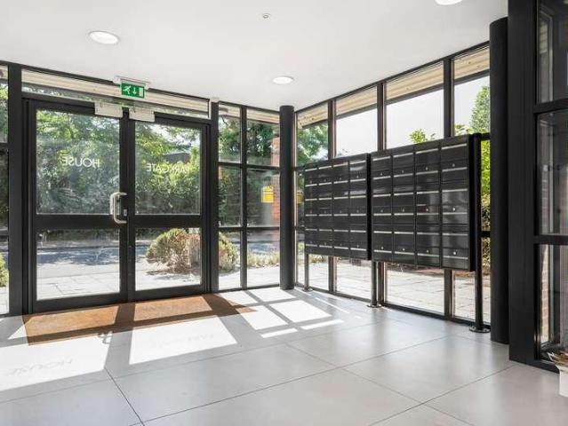 Flat for sale in Hatfield, Fretherne