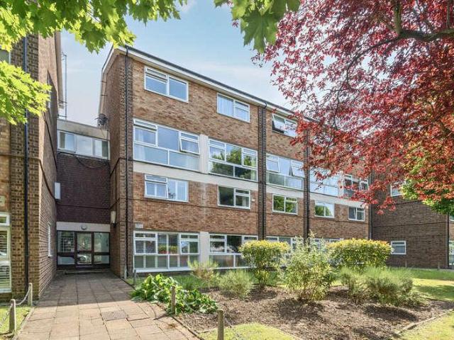 Flat for sale in Sidcup, Longlands