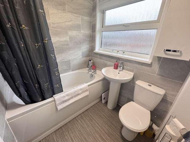 Flat for sale in Oakley, Merley