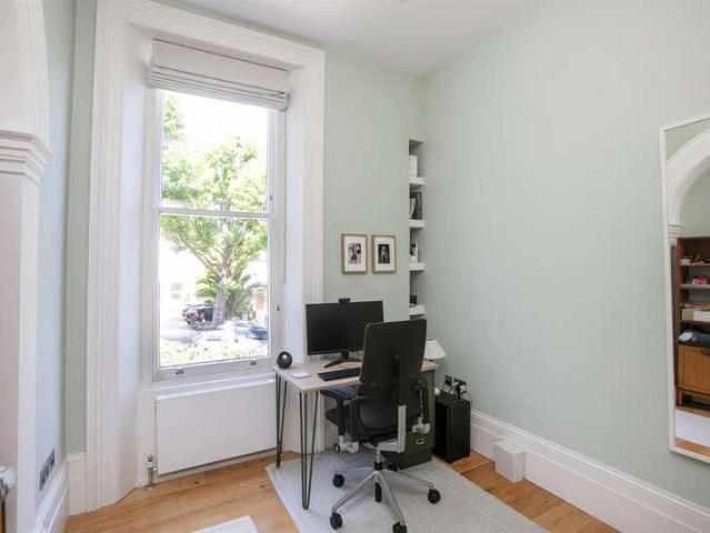 Flat for sale in Peckham, Greater London