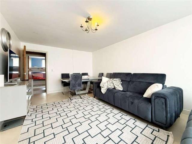 Flat for sale in Key Street, Suffolk