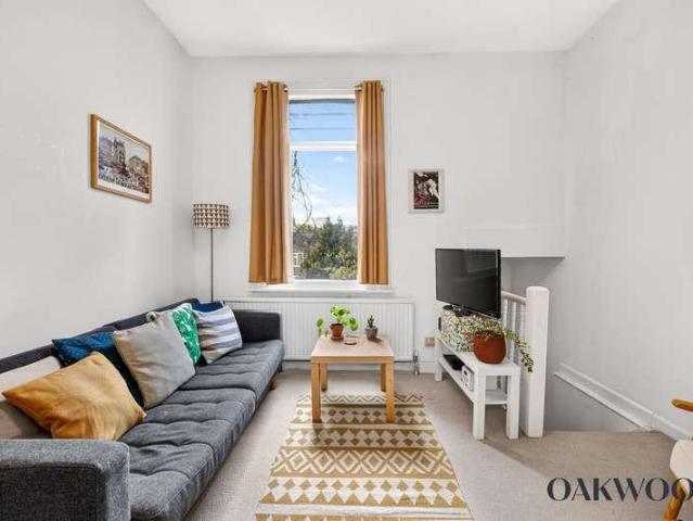 Flat for sale in Lower Clapton, Greater London